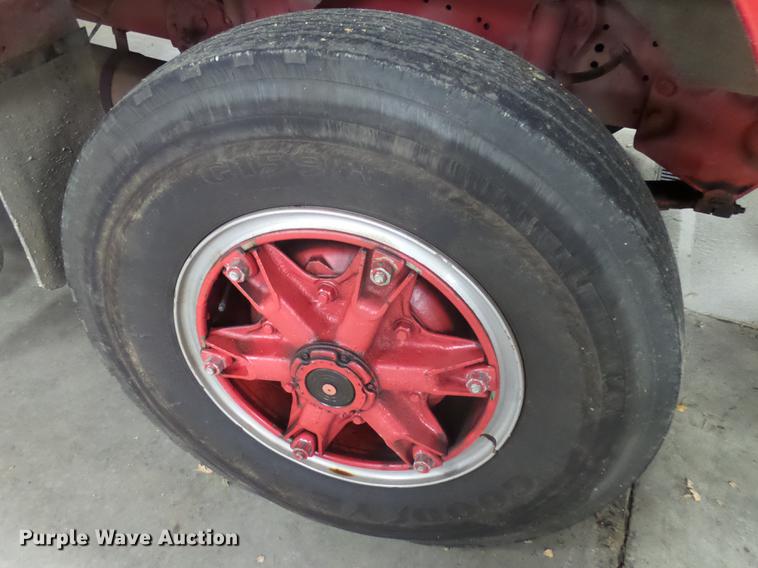 image for item DX9164 1983 Ford F800 fire truck