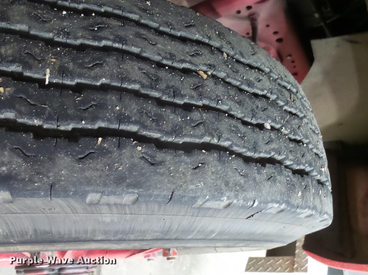 image for item DX9164 1983 Ford F800 fire truck