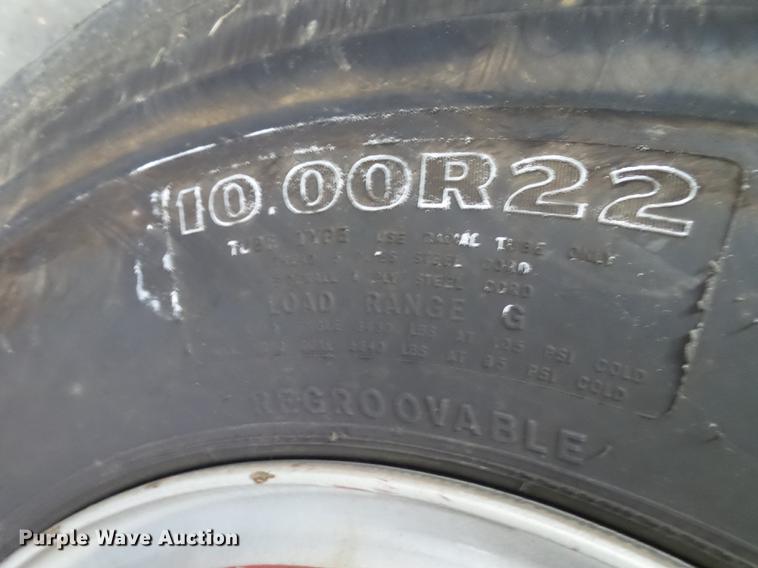 image for item DX9164 1983 Ford F800 fire truck