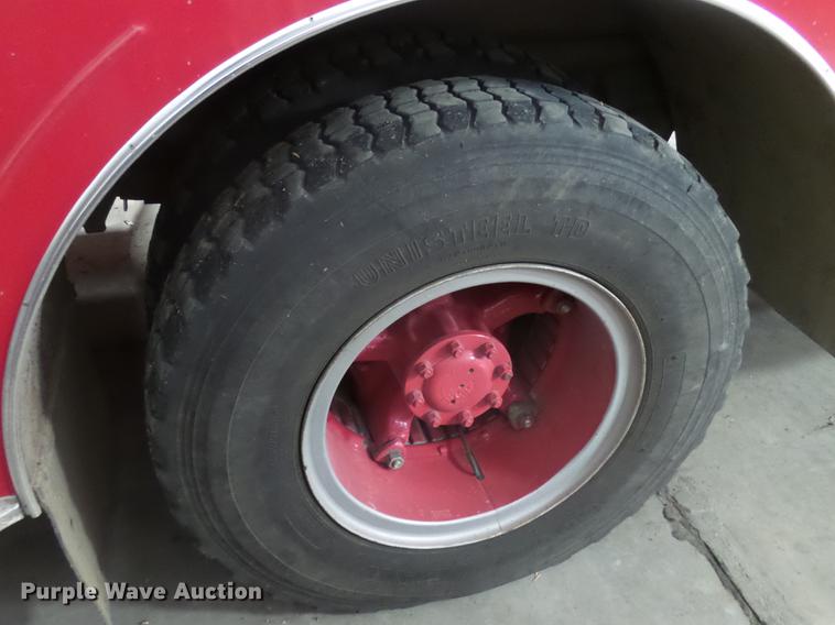 image for item DX9164 1983 Ford F800 fire truck