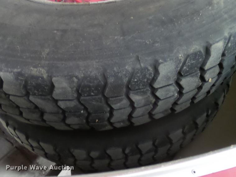 image for item DX9164 1983 Ford F800 fire truck