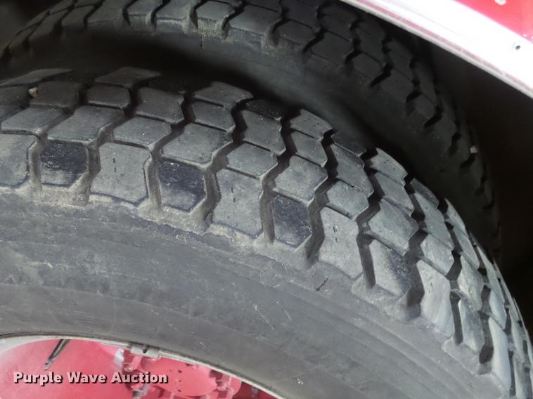 image for item DX9164 1983 Ford F800 fire truck