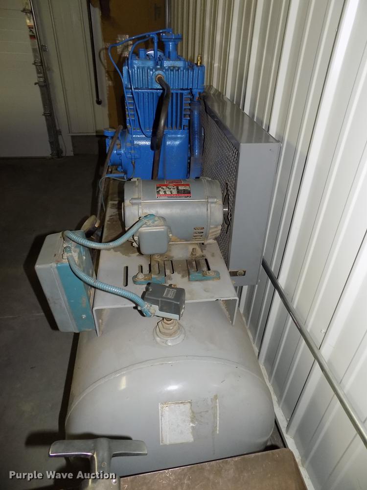 image for item DZ9676 Quincy 325 air compressor