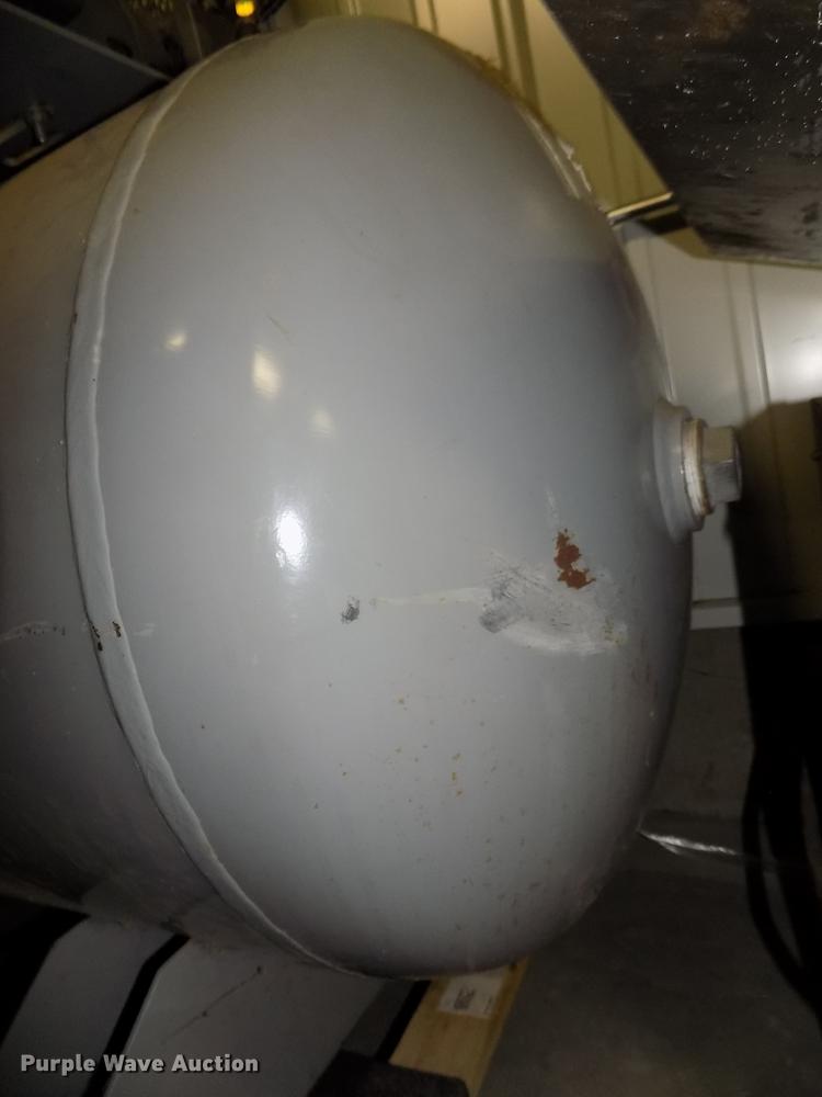 image for item DZ9676 Quincy 325 air compressor