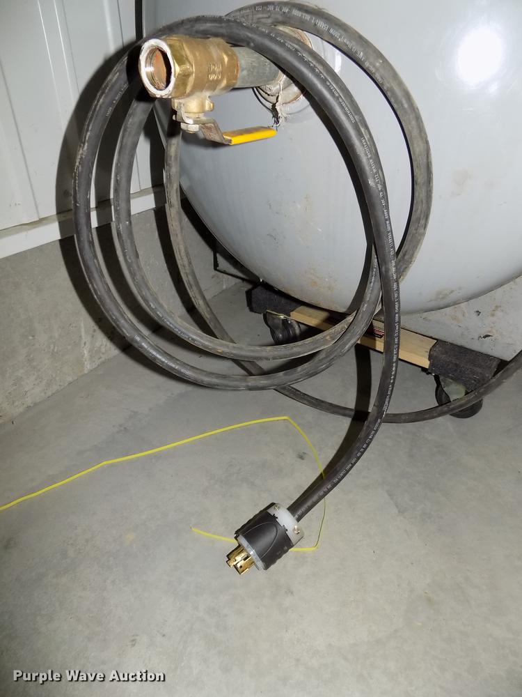 image for item DZ9676 Quincy 325 air compressor