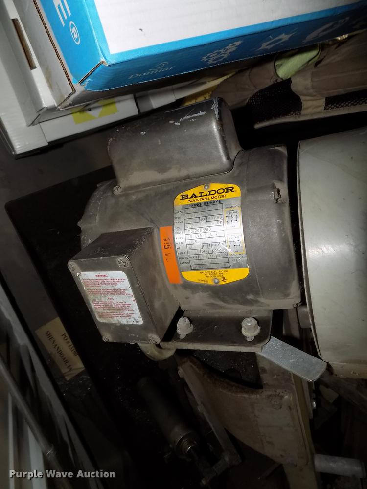 image for item DZ9677 Wellsaw 613 bandsaw