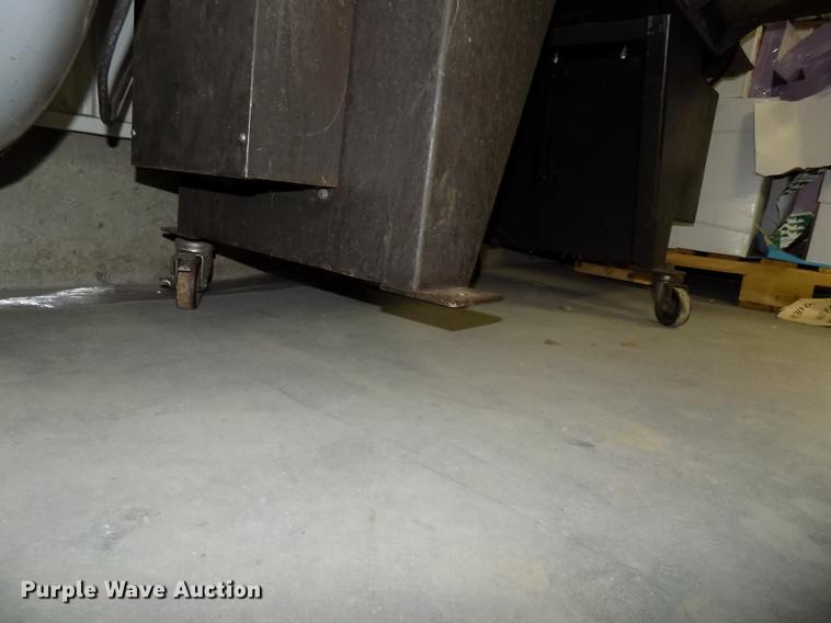 image for item DZ9677 Wellsaw 613 bandsaw