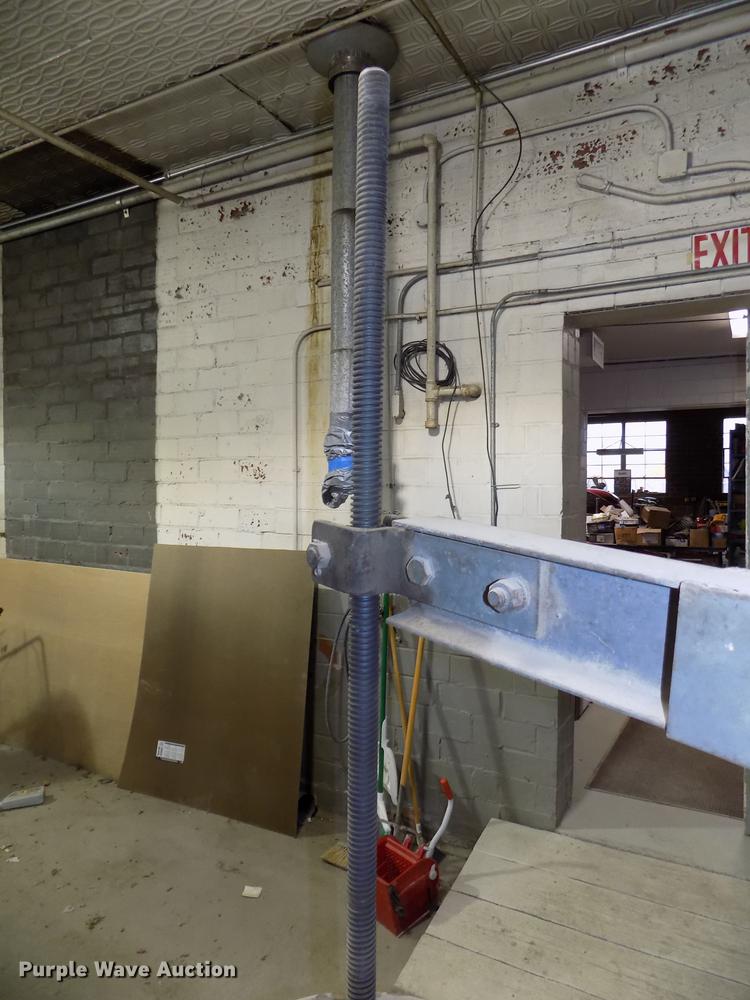 image for item DZ9678 Engine hoist