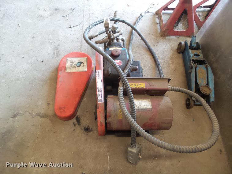 image for item EM9133 Cat Pumps 00420 pressure washer