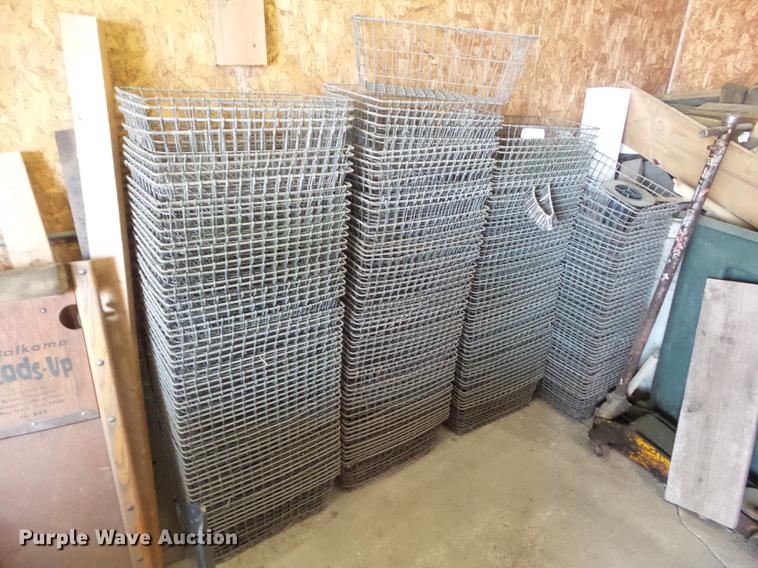 image for item EM9134 Approximately 200 wire baskets