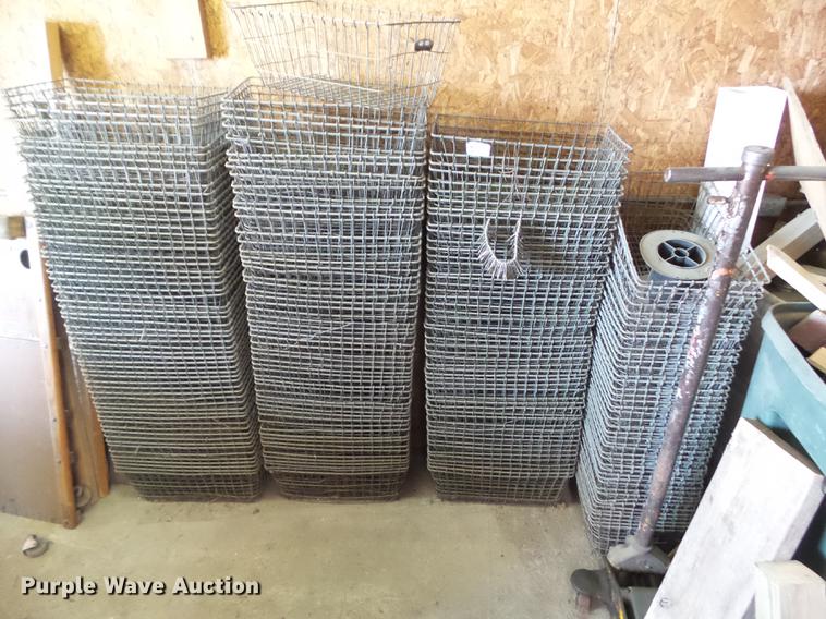 image for item EM9134 Approximately 200 wire baskets