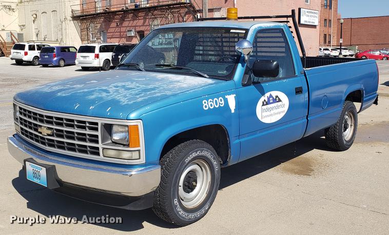 image for item EN9879 1991 Chevrolet C1500 pickup truck