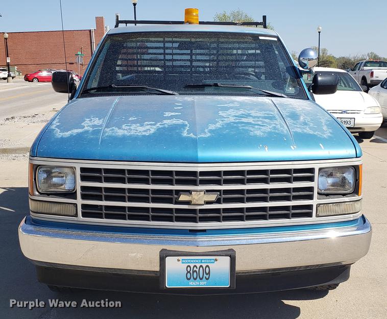 image for item EN9879 1991 Chevrolet C1500 pickup truck