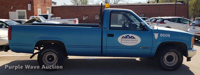 image for item EN9879 1991 Chevrolet C1500 pickup truck