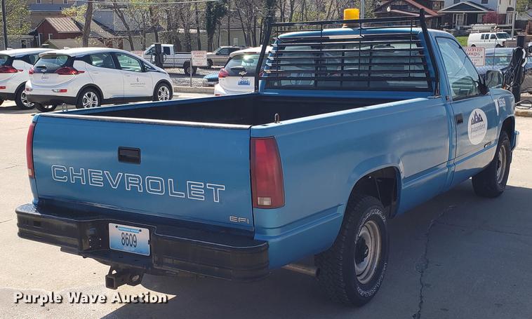 image for item EN9879 1991 Chevrolet C1500 pickup truck