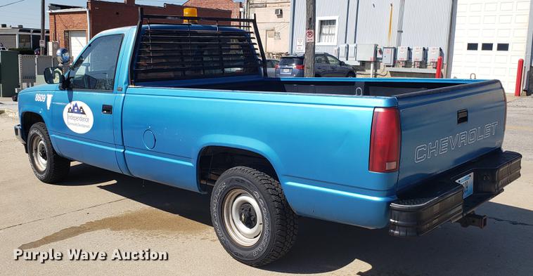 image for item EN9879 1991 Chevrolet C1500 pickup truck