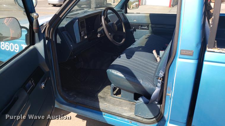 image for item EN9879 1991 Chevrolet C1500 pickup truck