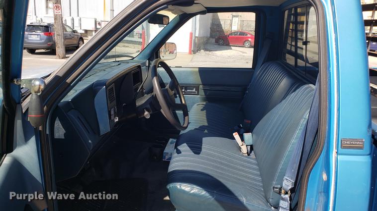 image for item EN9879 1991 Chevrolet C1500 pickup truck
