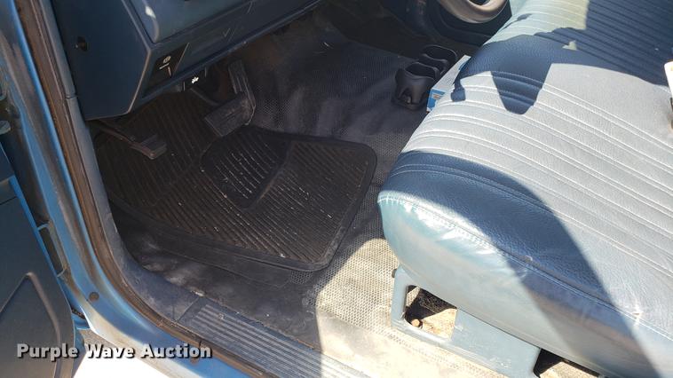 image for item EN9879 1991 Chevrolet C1500 pickup truck