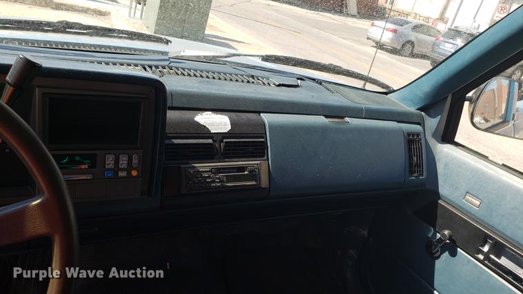image for item EN9879 1991 Chevrolet C1500 pickup truck