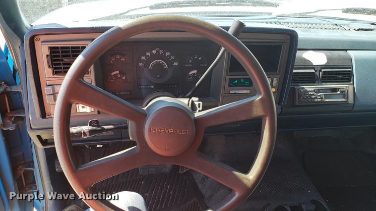 image for item EN9879 1991 Chevrolet C1500 pickup truck
