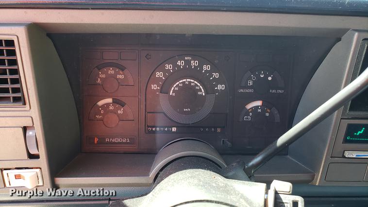 image for item EN9879 1991 Chevrolet C1500 pickup truck