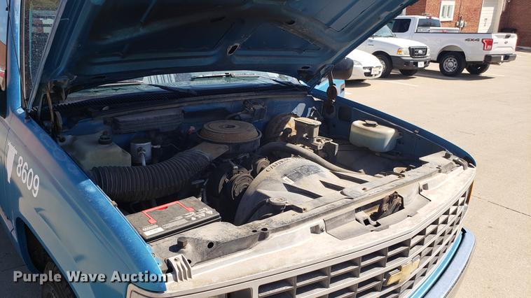 image for item EN9879 1991 Chevrolet C1500 pickup truck