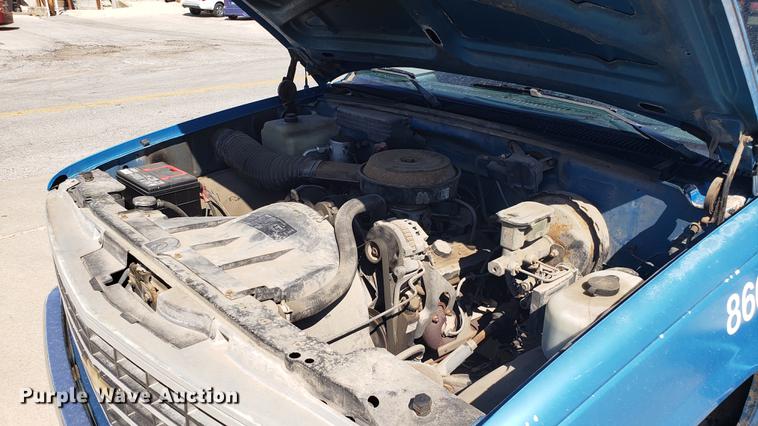 image for item EN9879 1991 Chevrolet C1500 pickup truck