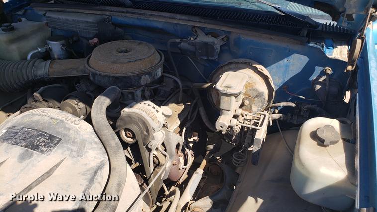 image for item EN9879 1991 Chevrolet C1500 pickup truck