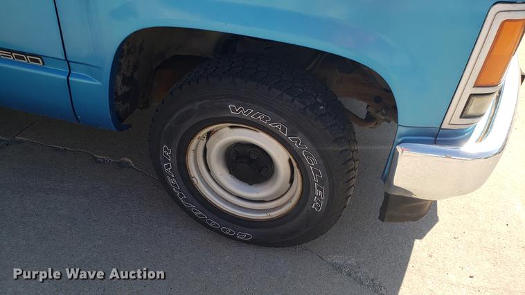 image for item EN9879 1991 Chevrolet C1500 pickup truck