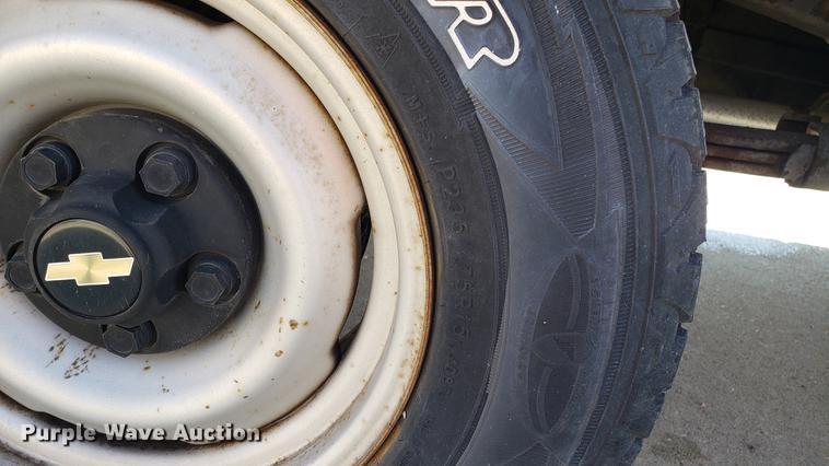 image for item EN9879 1991 Chevrolet C1500 pickup truck