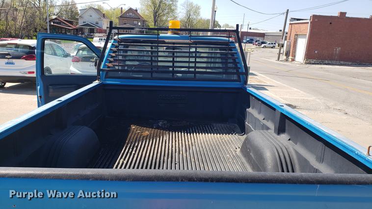 image for item EN9879 1991 Chevrolet C1500 pickup truck