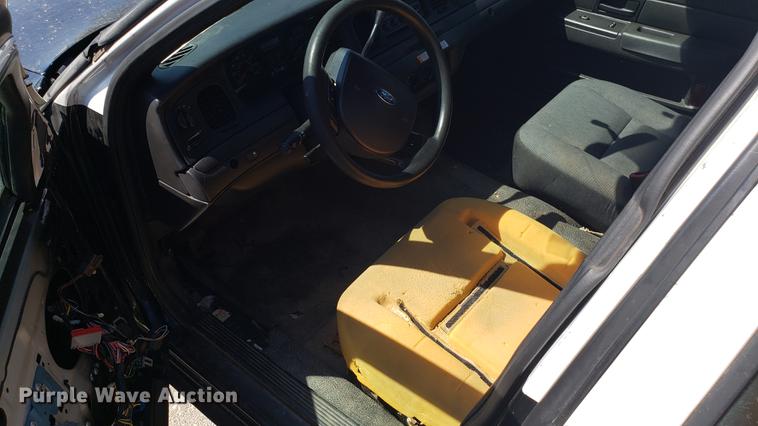 image for item EN9881 2008 Ford Crown Victoria Police Interceptor