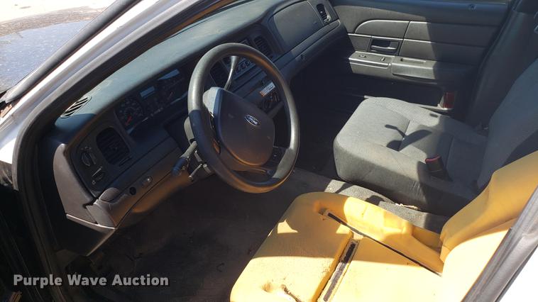 image for item EN9881 2008 Ford Crown Victoria Police Interceptor