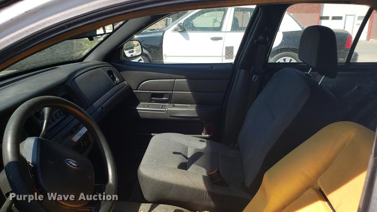 image for item EN9881 2008 Ford Crown Victoria Police Interceptor