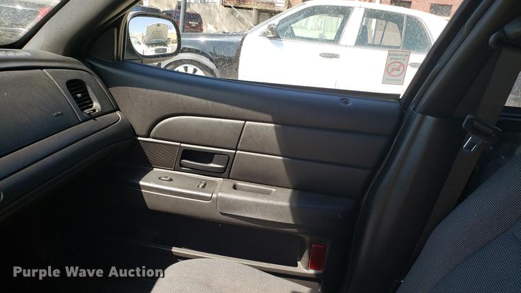 image for item EN9881 2008 Ford Crown Victoria Police Interceptor