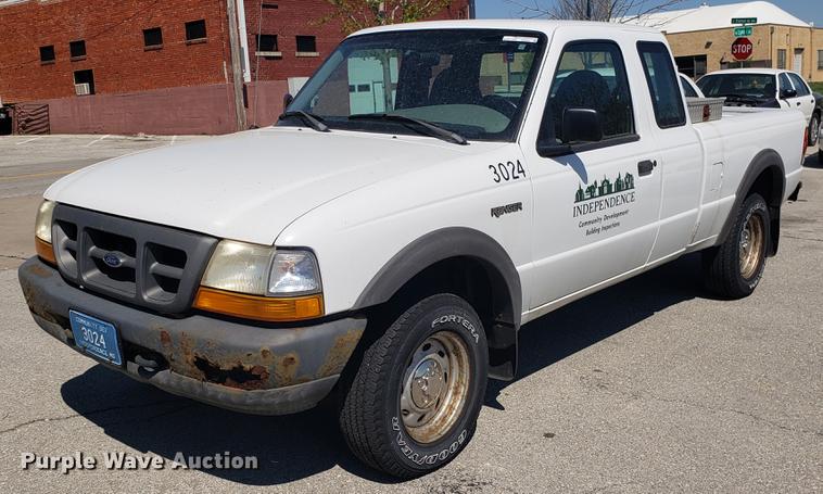 image for item EN9882 1999 Ford Ranger SuperCab pickup truck