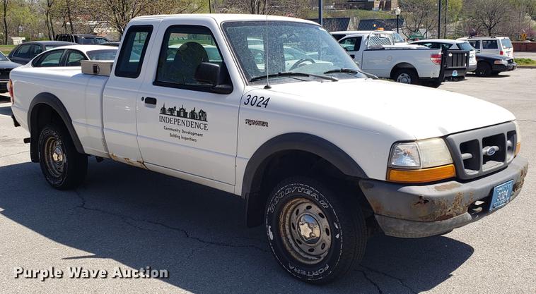 image for item EN9882 1999 Ford Ranger SuperCab pickup truck