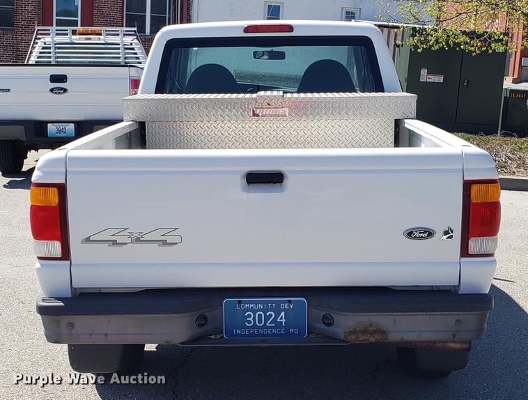 image for item EN9882 1999 Ford Ranger SuperCab pickup truck