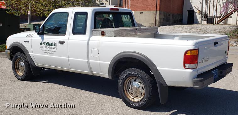 image for item EN9882 1999 Ford Ranger SuperCab pickup truck