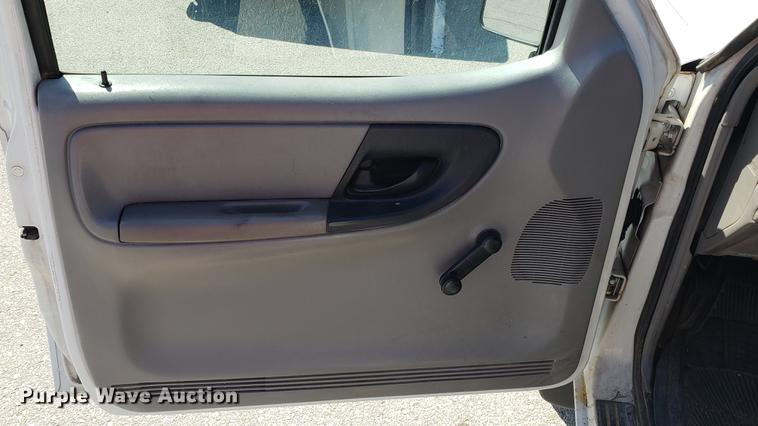 image for item EN9882 1999 Ford Ranger SuperCab pickup truck