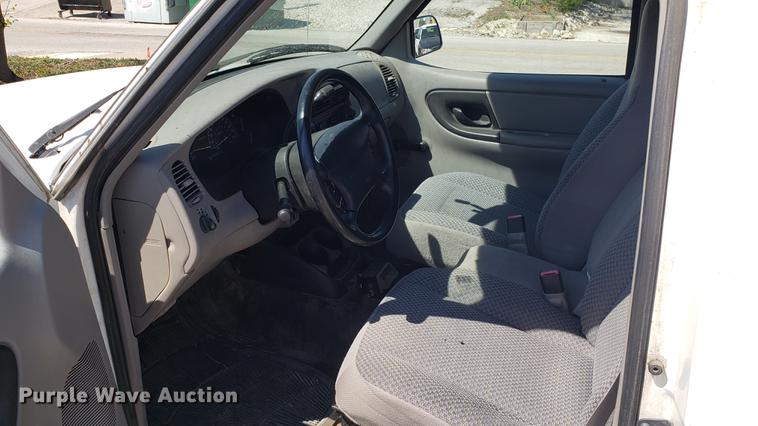 image for item EN9882 1999 Ford Ranger SuperCab pickup truck