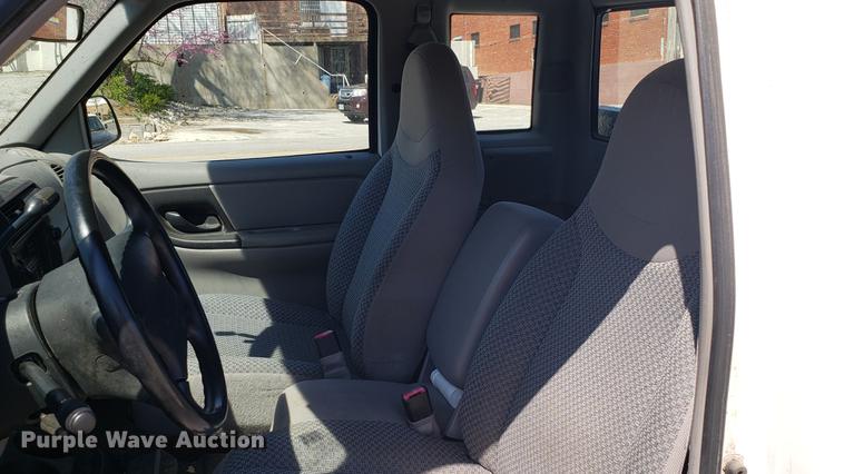 image for item EN9882 1999 Ford Ranger SuperCab pickup truck