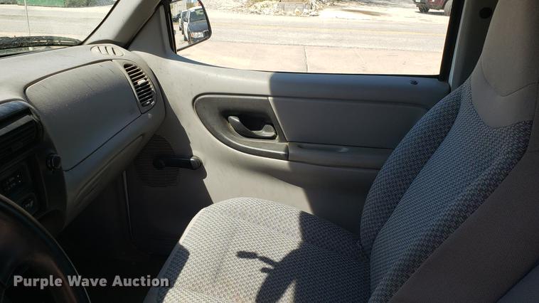 image for item EN9882 1999 Ford Ranger SuperCab pickup truck