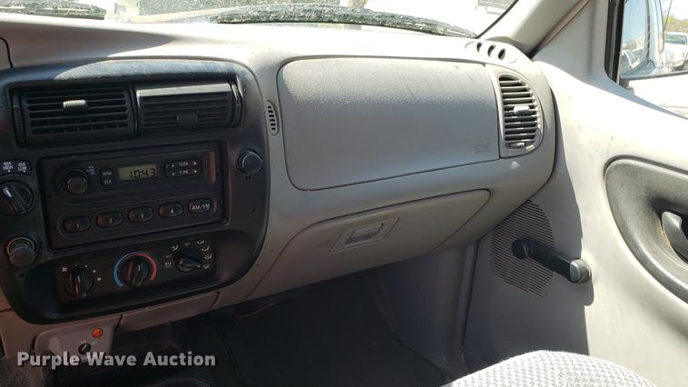 image for item EN9882 1999 Ford Ranger SuperCab pickup truck