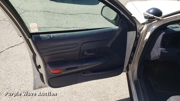 image for item EN9884 1998 Ford Crown Victoria Police Interceptor