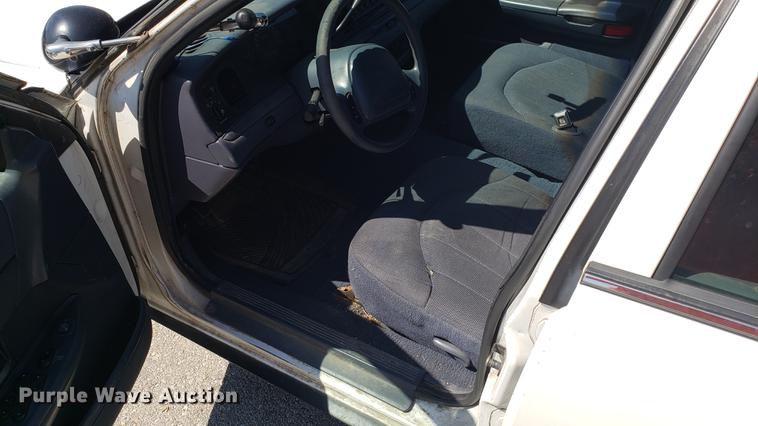 image for item EN9884 1998 Ford Crown Victoria Police Interceptor