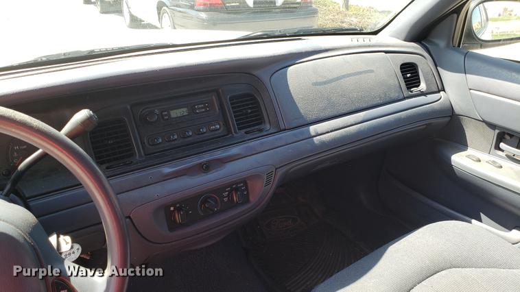image for item EN9884 1998 Ford Crown Victoria Police Interceptor