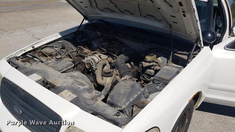 image for item EN9884 1998 Ford Crown Victoria Police Interceptor