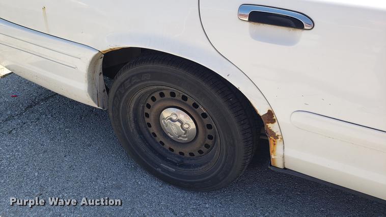 image for item EN9884 1998 Ford Crown Victoria Police Interceptor